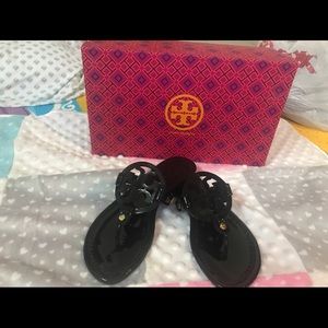 Tory Burch MILLER SANDAL, PATENT LEATHER